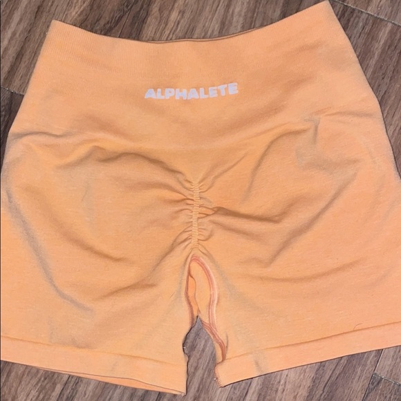 Alphalete Pants - Alphalete amplify shorts